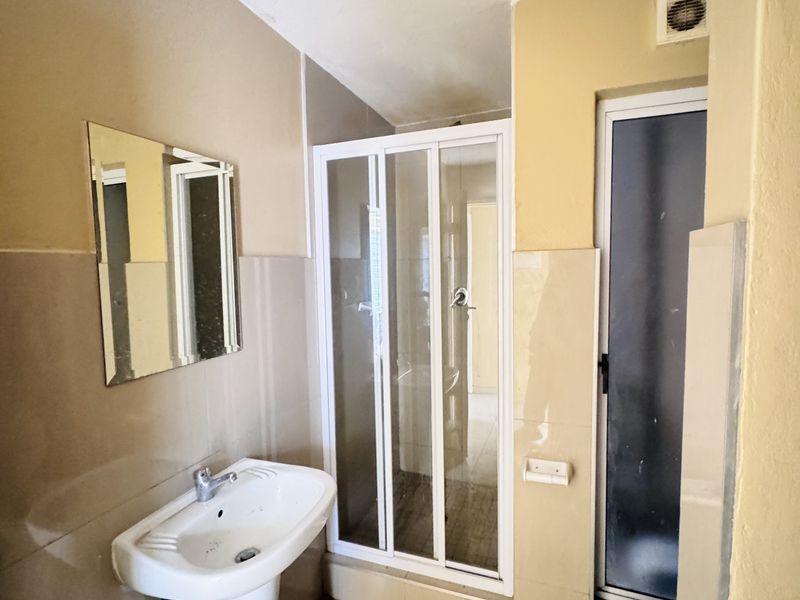 Modern 3-Bedroom Townhouse in Die Heuwel – Comfort Meets Convenience - Photo 8