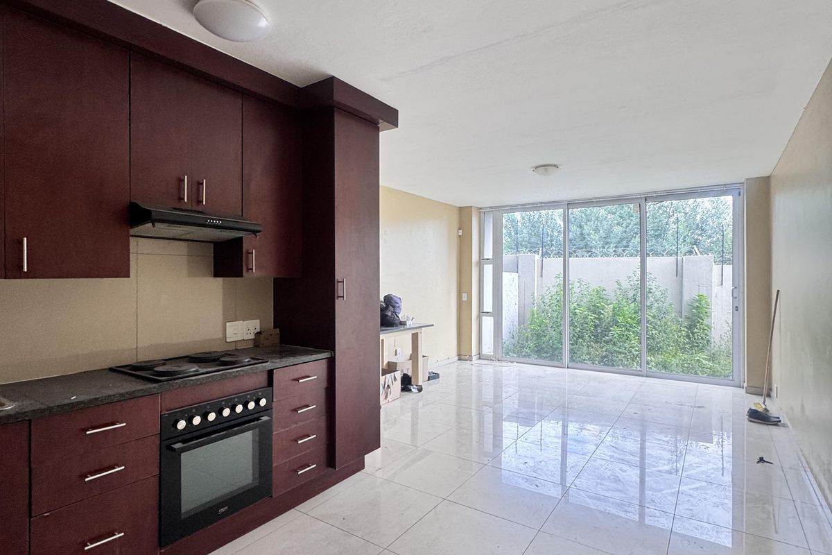Modern 3-Bedroom Townhouse in Die Heuwel – Comfort Meets Convenience - Photo 3