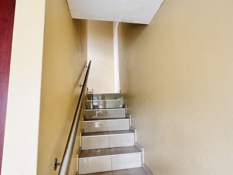 Modern 3-Bedroom Townhouse in Die Heuwel – Comfort Meets Convenience - Photo 6