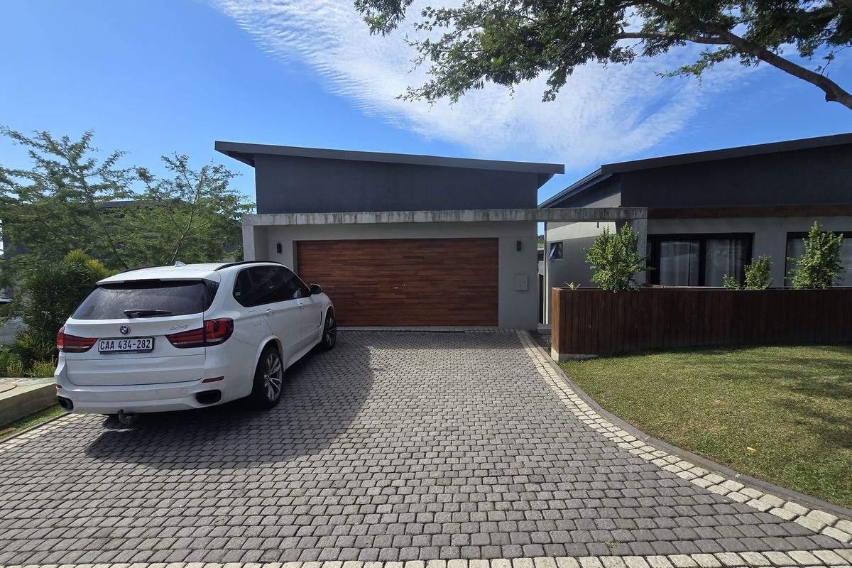 Modern Family Living in Secure Palm Lakes Estate - Photo 2