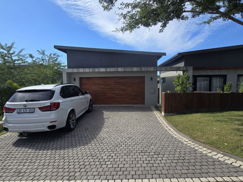 Modern Family Living in Secure Palm Lakes Estate - Photo 2