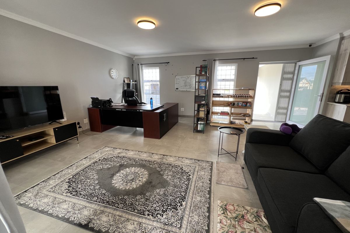 Secure and Modern Family home in neat condition - Photo 4