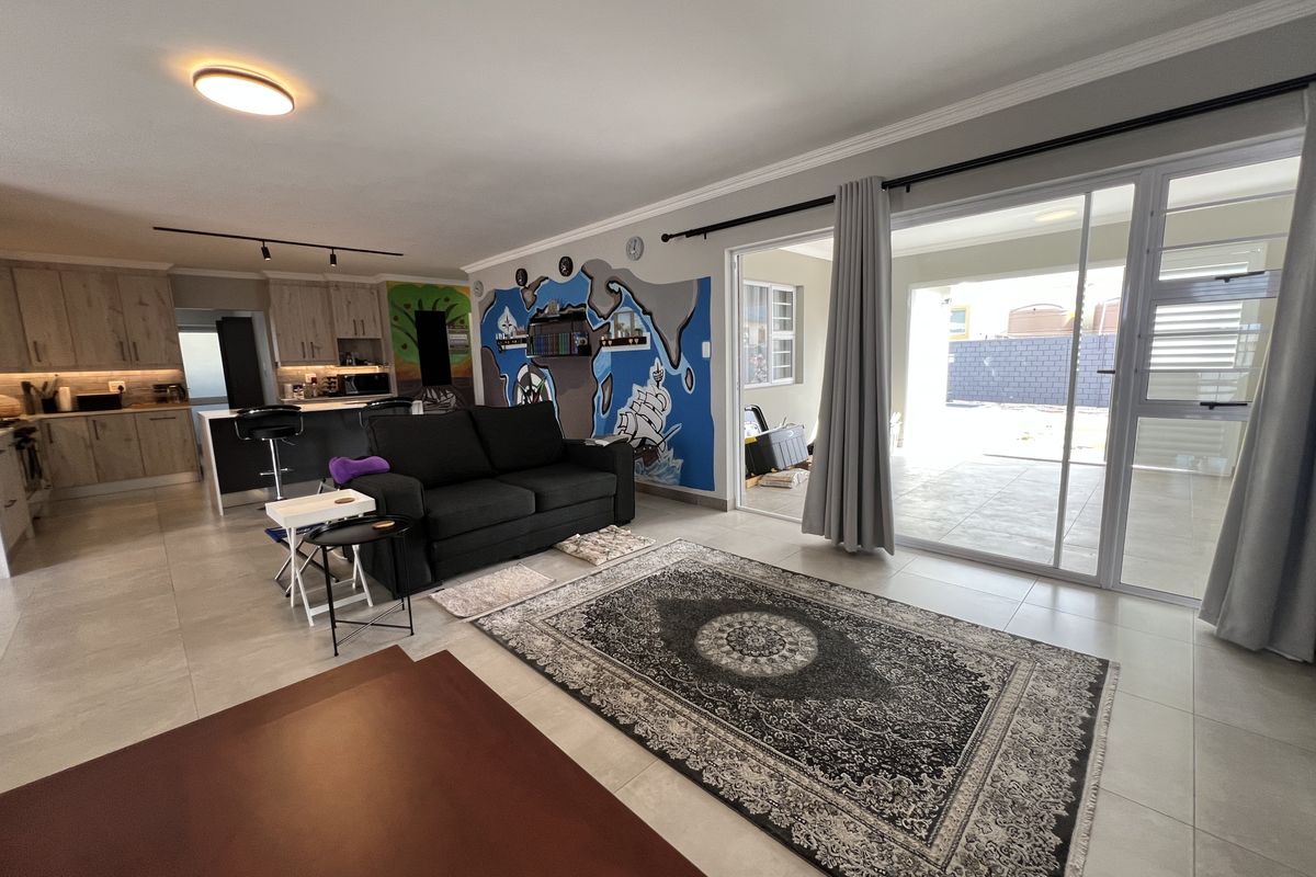 Secure and Modern Family home in neat condition - Photo 3