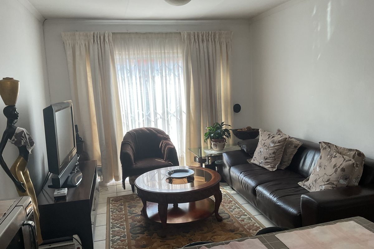 Townhouse For Sale In Centurion - Photo 2