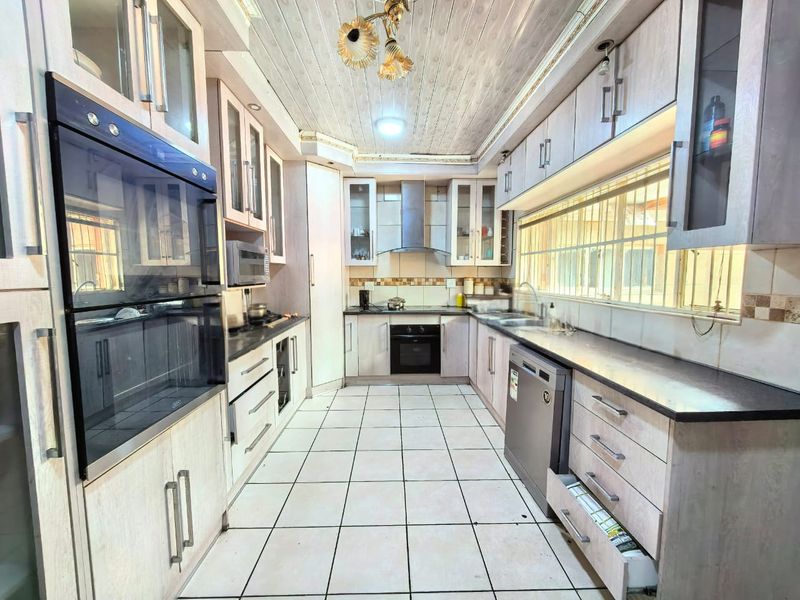 Great investment opportunity, close to Sasol firm and college - Photo 8