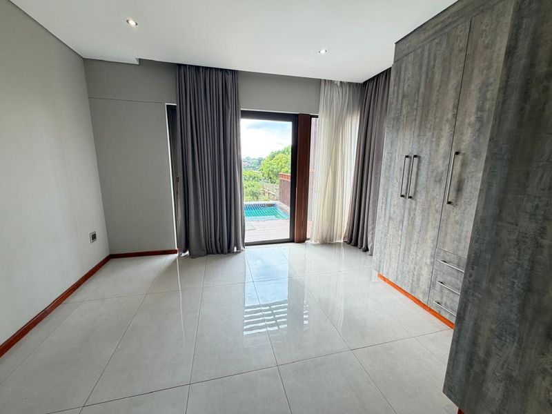 Stylish 5-Bedroom Home with Pool & Sea Views in Hilltop Estate - Photo 9