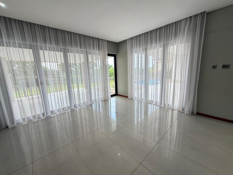 Stylish 5-Bedroom Home with Pool & Sea Views in Hilltop Estate - Photo 7