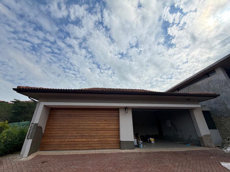Stylish 5-Bedroom Home with Pool & Sea Views in Hilltop Estate - Photo 6