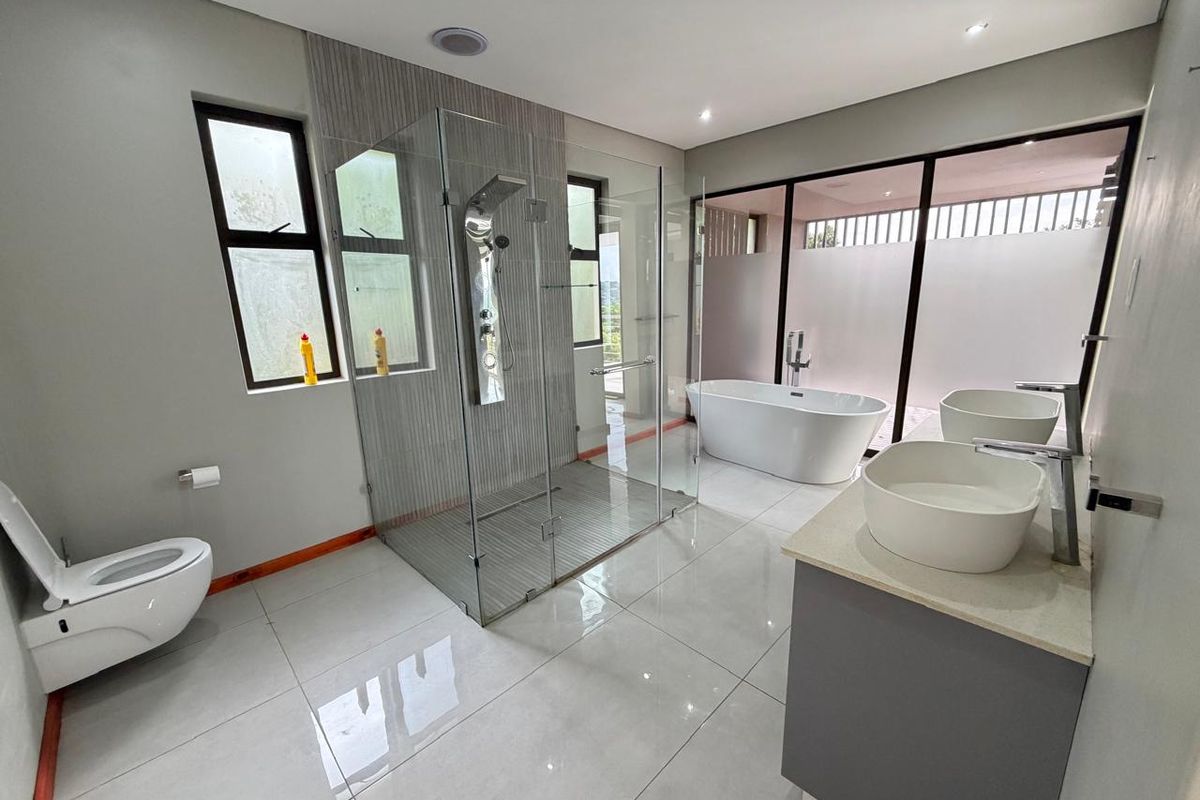 Stylish 5-Bedroom Home with Pool & Sea Views in Hilltop Estate - Photo 3
