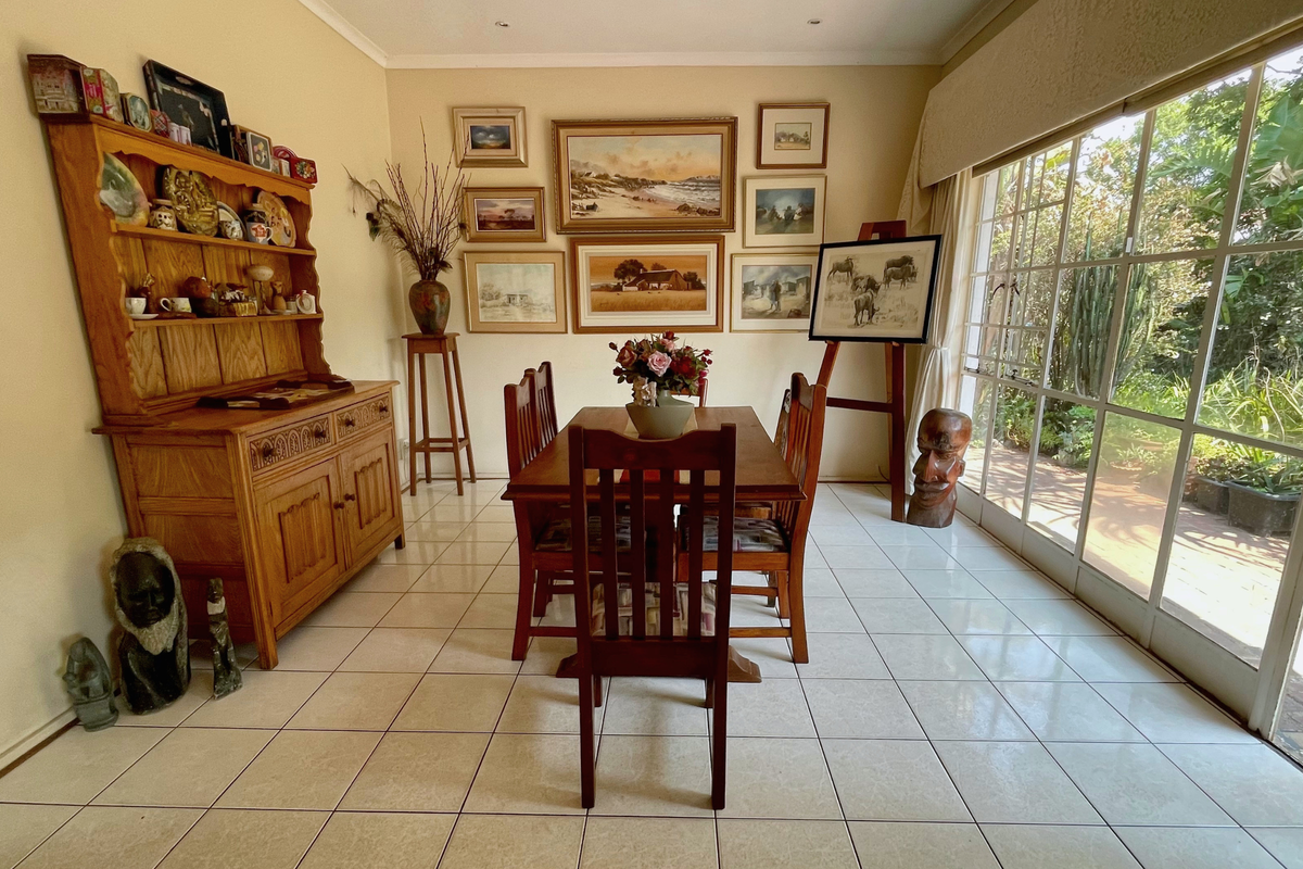 Elegant 4-Bedroom Home with Flatlet & Pool in Bramley Park - Photo 4