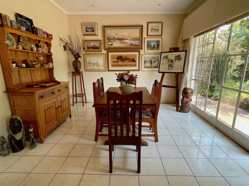 Elegant 4-Bedroom Home with Flatlet & Pool in Bramley Park - Photo 4