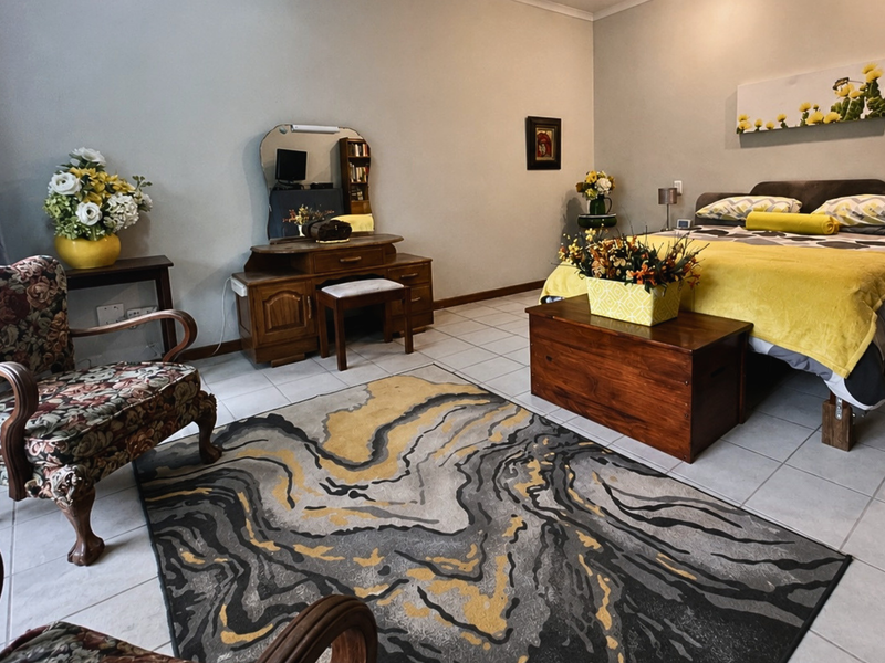 Elegant 4-Bedroom Home with Flatlet & Pool in Bramley Park - Photo 9