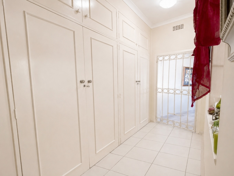 Elegant 4-Bedroom Home with Flatlet & Pool in Bramley Park - Photo 8