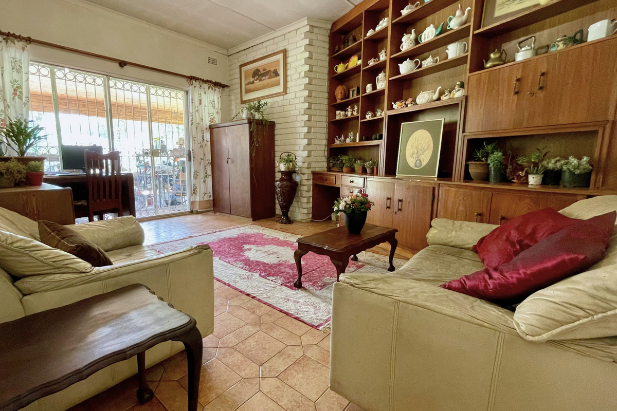 Elegant 4-Bedroom Home with Flatlet & Pool in Bramley Park - Photo 5