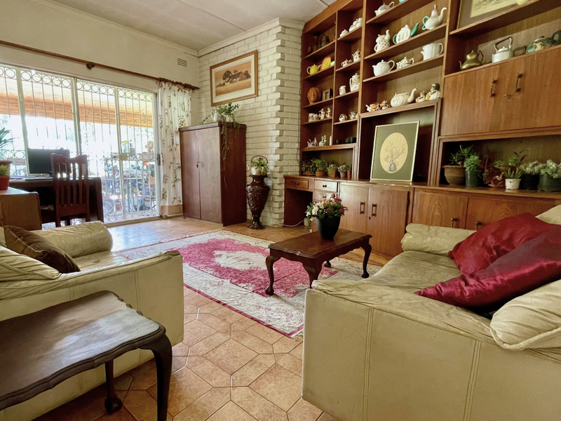 Elegant 4-Bedroom Home with Flatlet & Pool in Bramley Park - Photo 5