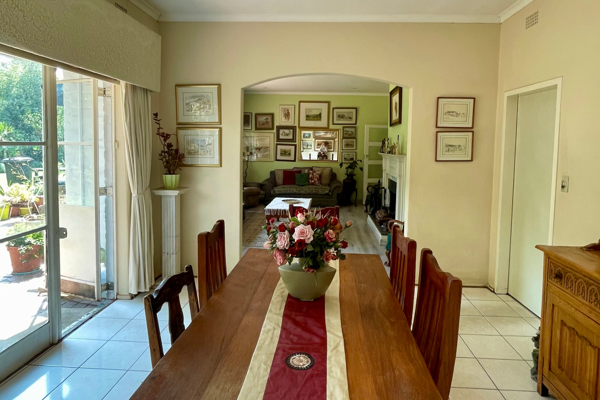 Elegant 4-Bedroom Home with Flatlet & Pool in Bramley Park - Photo 3