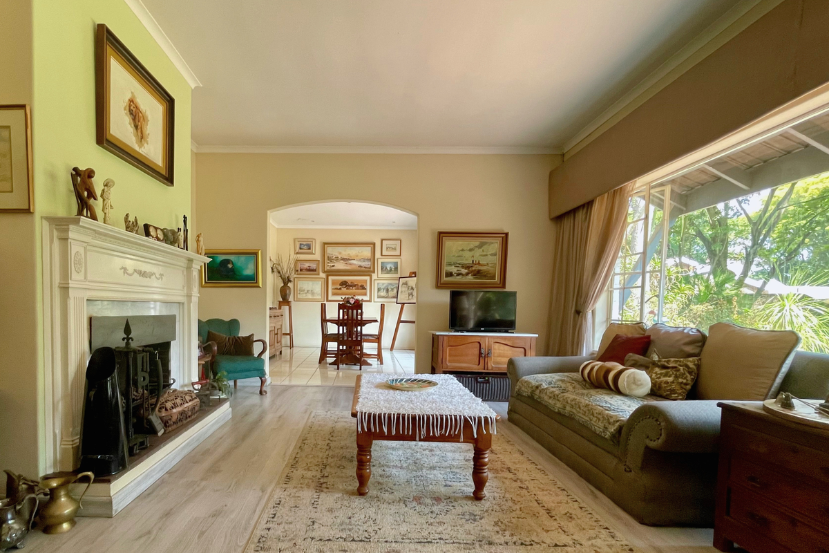 Elegant 4-Bedroom Home with Flatlet & Pool in Bramley Park - Photo 2