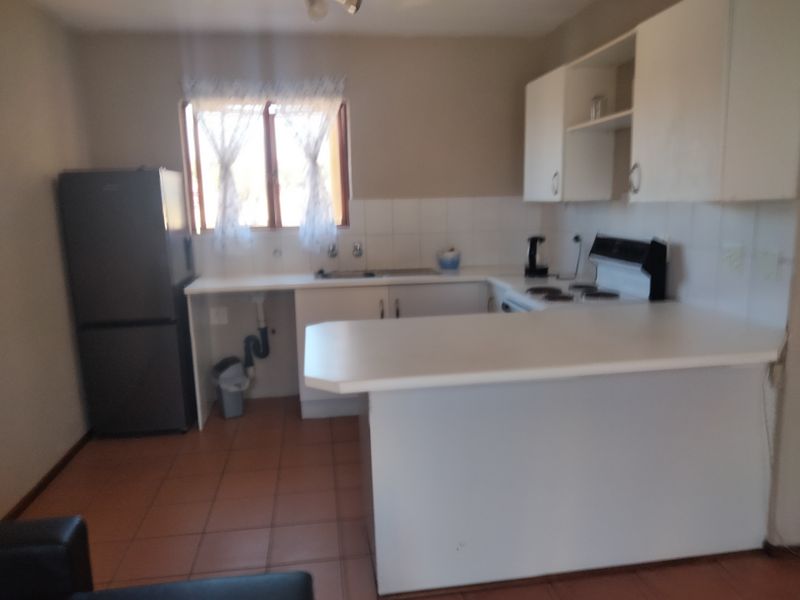 A cozy 1 bedroom flat tucked away within the Barcelona complex in Sundowner. - Photo 7