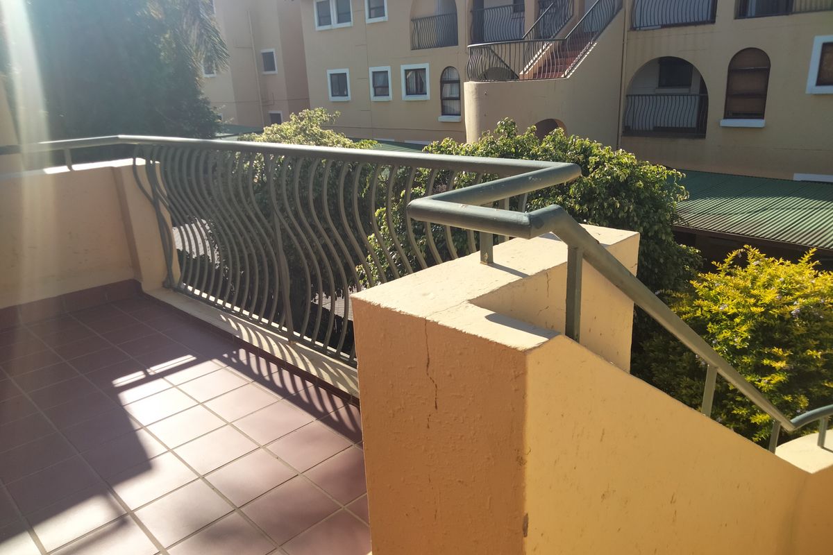 A cozy 1 bedroom flat tucked away within the Barcelona complex in Sundowner. - Photo 3