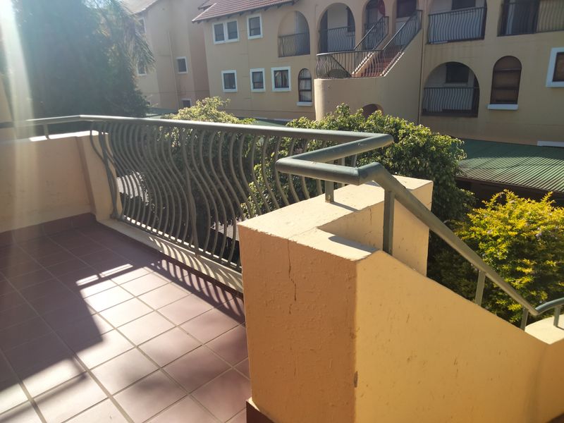 A cozy 1 bedroom flat tucked away within the Barcelona complex in Sundowner. - Photo 3