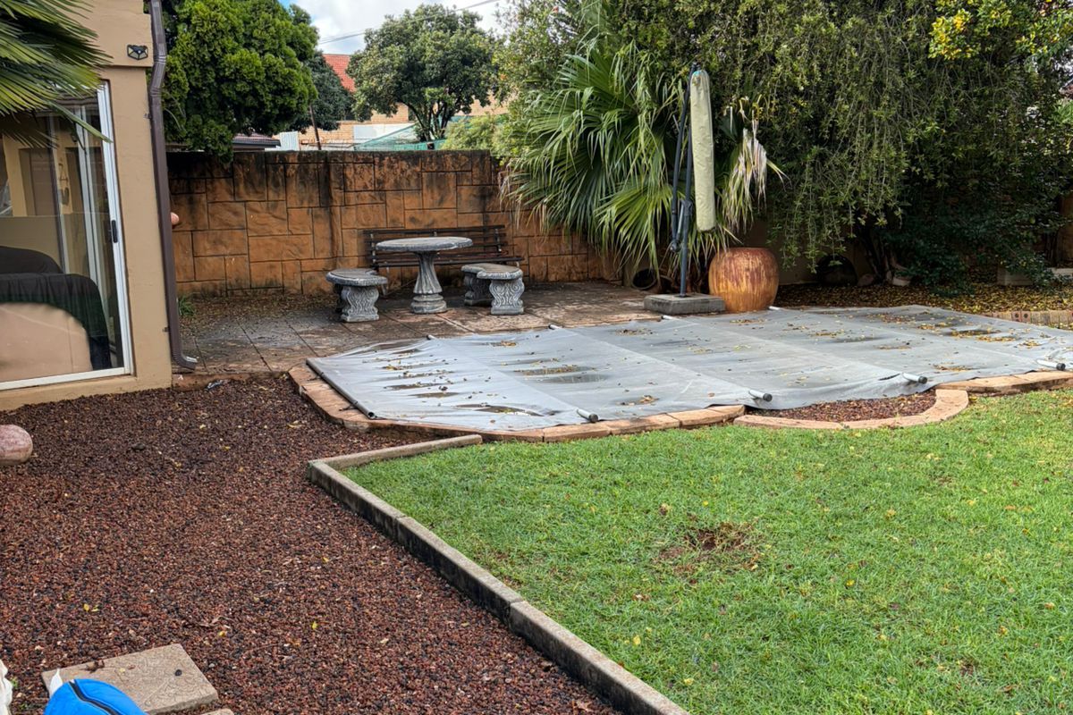 Magnificent Home in Golf Park - Photo 4