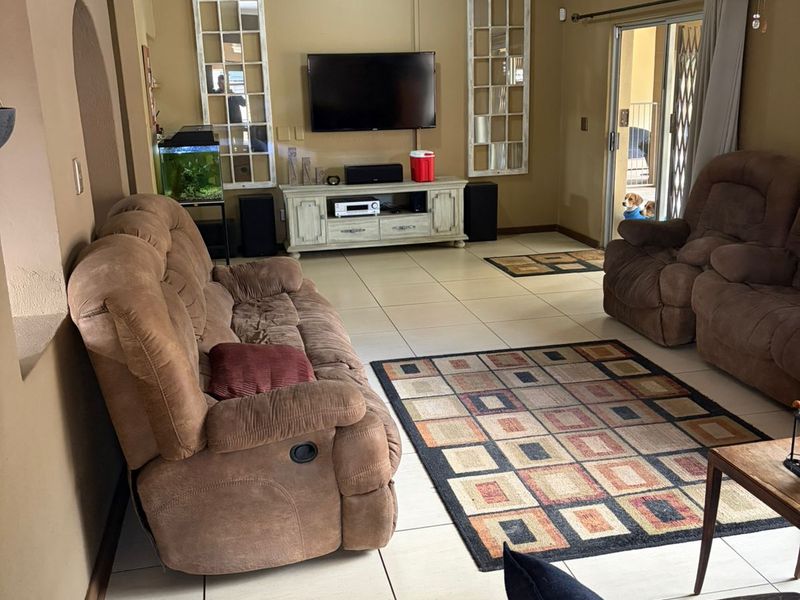 Magnificent Home in Golf Park - Photo 10