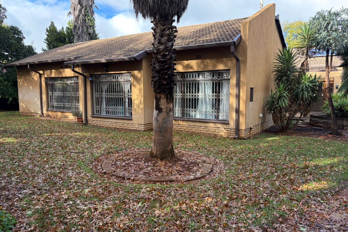 Magnificent Home in Golf Park - Photo 3