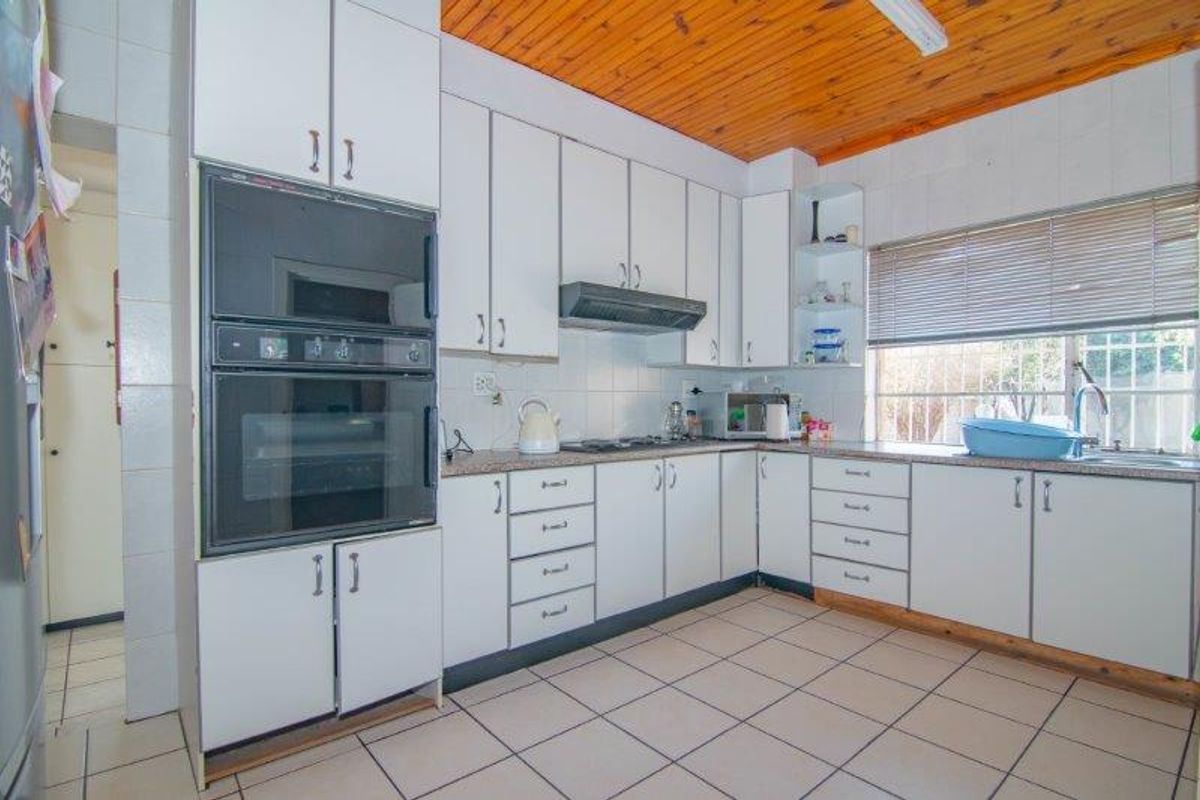 Stunning Family Home in Dalview with Seperate Flat - Photo 5