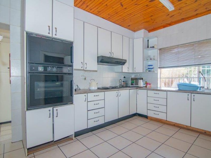 Stunning Family Home in Dalview with Seperate Flat - Photo 5