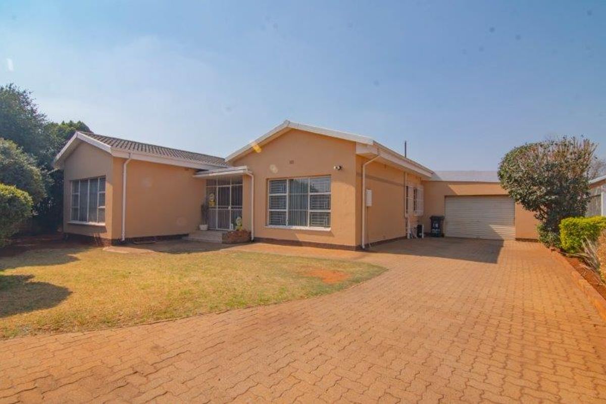 Stunning Family Home in Dalview with Seperate Flat - Photo 2