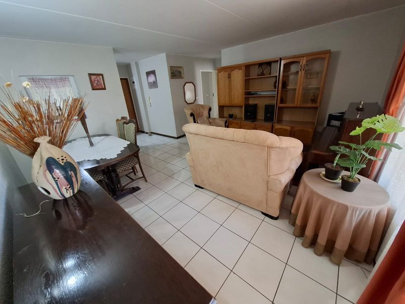 2 Bedroom Ground unit Magalieskruin - Photo 10