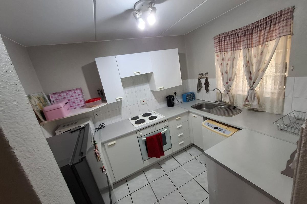 2 Bedroom Ground unit Magalieskruin - Photo 3