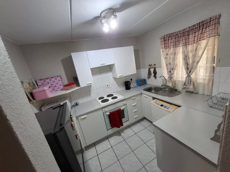 2 Bedroom Ground unit Magalieskruin - Photo 3
