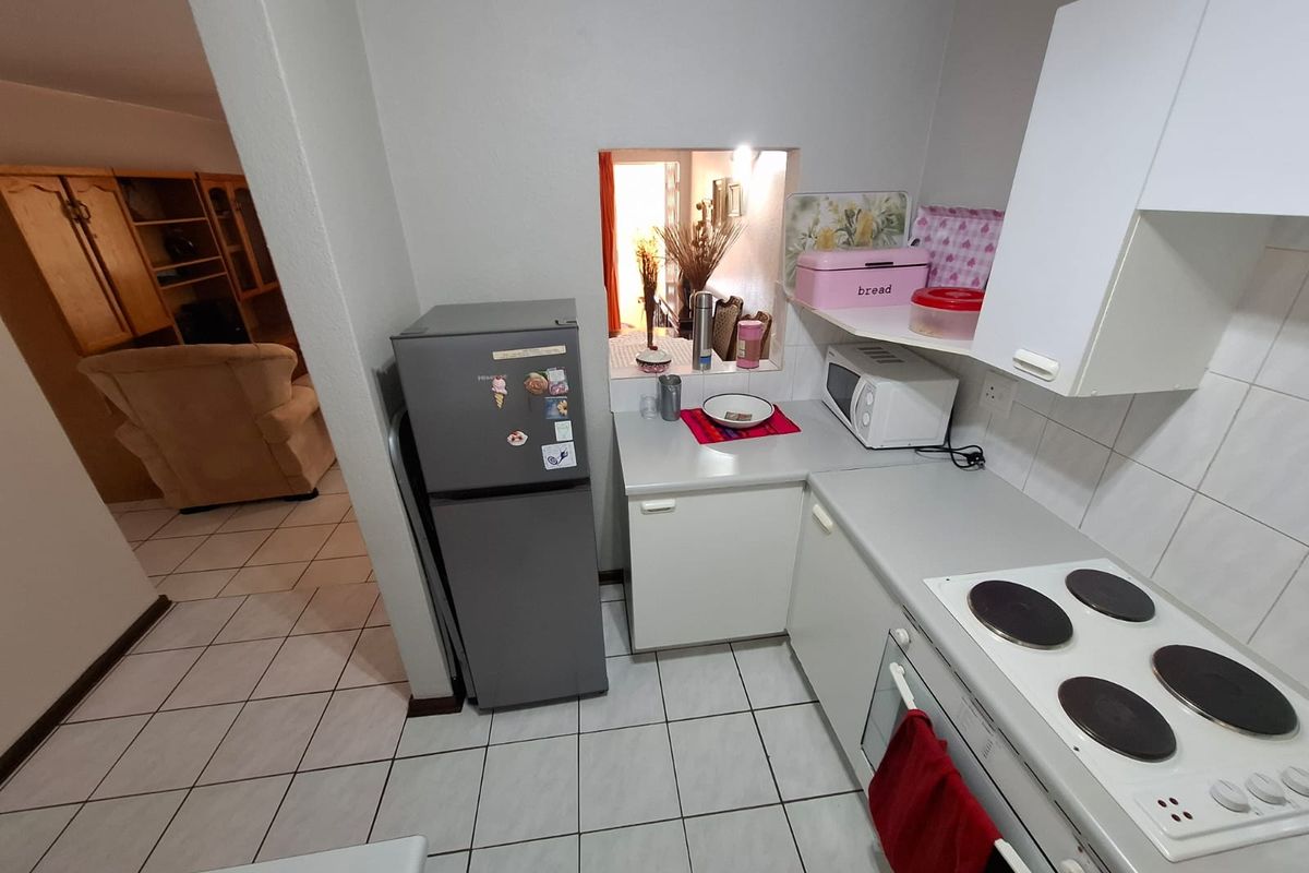 2 Bedroom Ground unit Magalieskruin - Photo 4