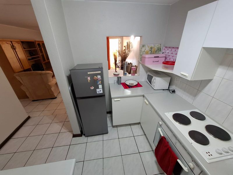 2 Bedroom Ground unit Magalieskruin - Photo 4
