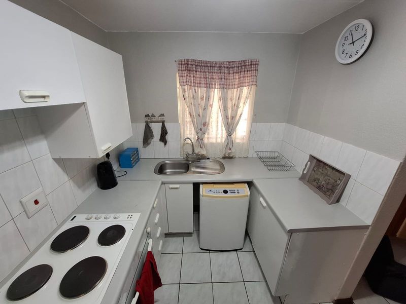 2 Bedroom Ground unit Magalieskruin - Photo 5