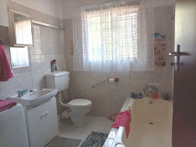 Modern Comfort & Convenience in the Heart of Bela-Bela - Photo 6