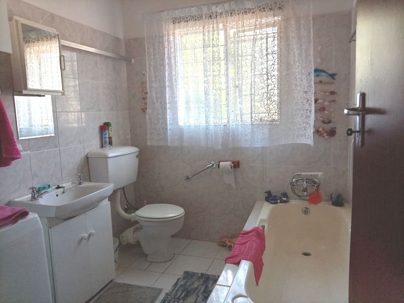 Modern Comfort & Convenience in the Heart of Bela-Bela - Photo 5