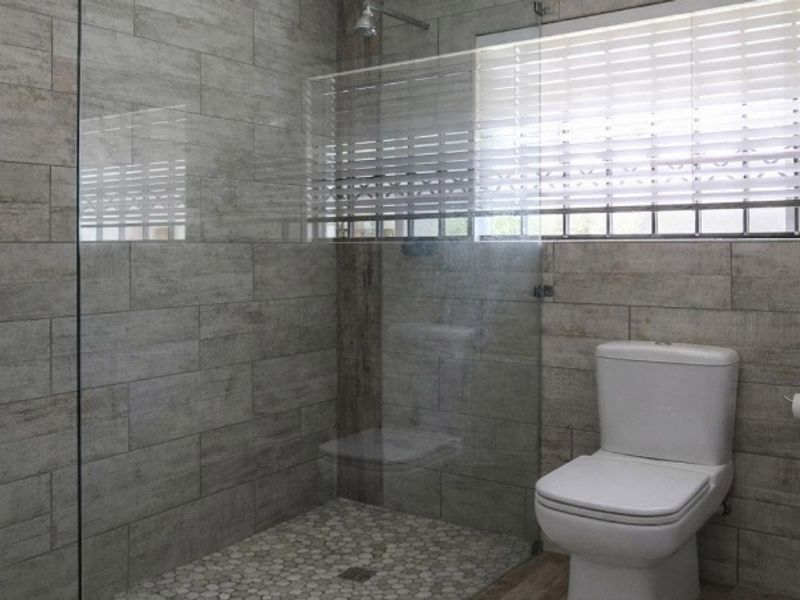 4 Bedroom Home for sale in Heuwelsig - Photo 3
