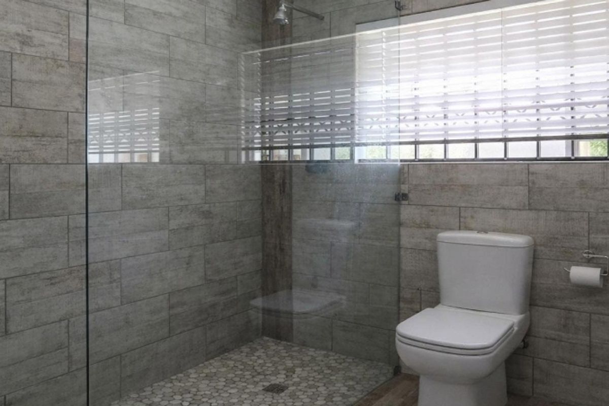 4 Bedroom Home for sale in Heuwelsig - Photo 3