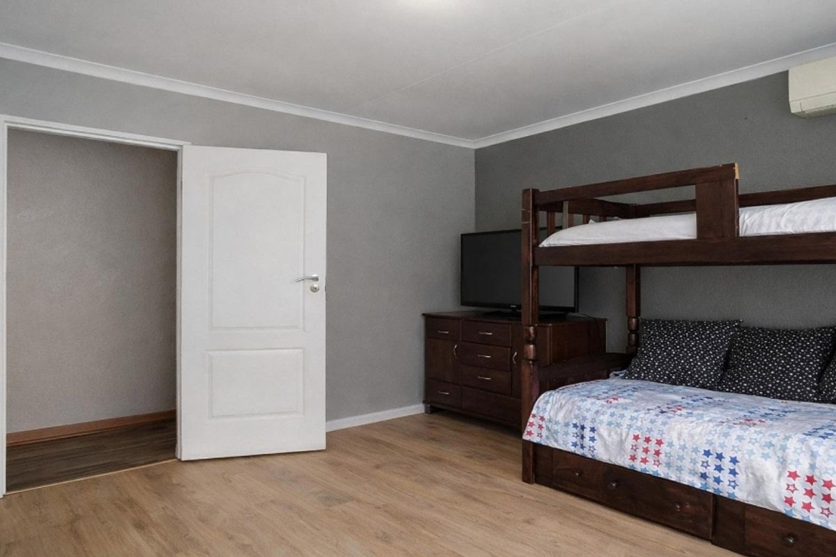 4 Bedroom Home for sale in Heuwelsig - Photo 2