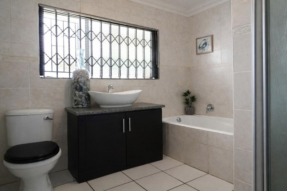 4 Bedroom Home for sale in Heuwelsig - Photo 4