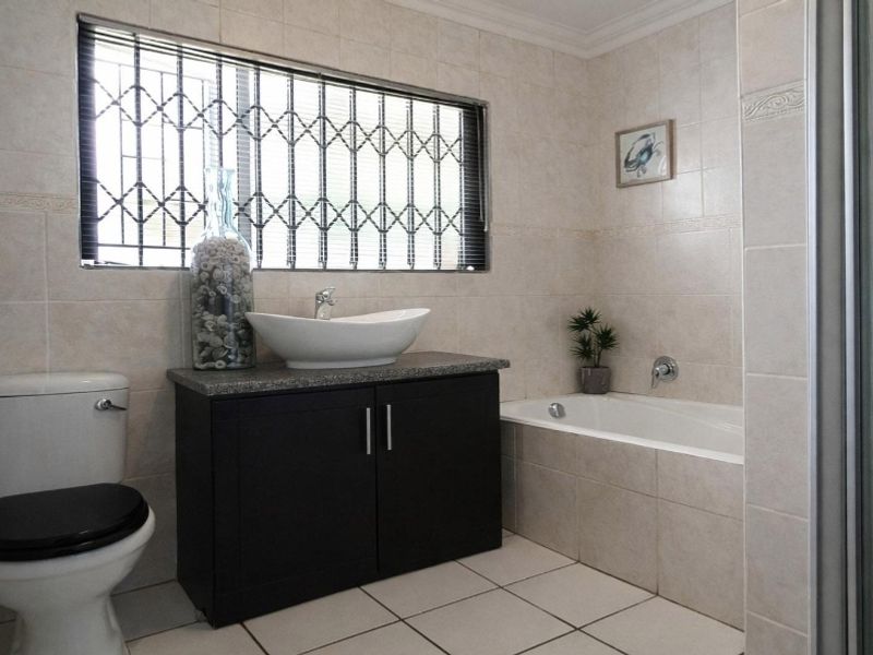 4 Bedroom Home for sale in Heuwelsig - Photo 4