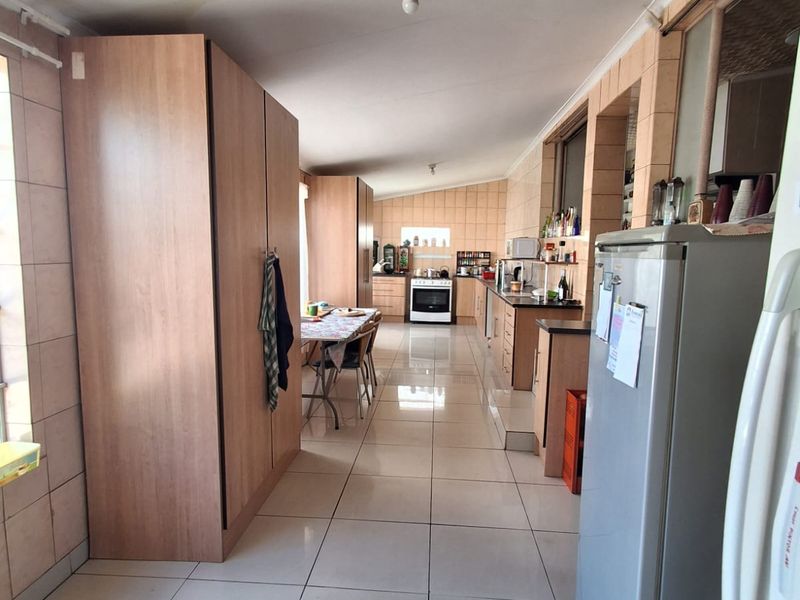3-Bedroom Family Home in Rothdene, Meyerton – A Fixer Upper with Huge Potential! - Photo 9