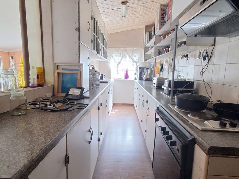 3-Bedroom Family Home in Rothdene, Meyerton – A Fixer Upper with Huge Potential! - Photo 8