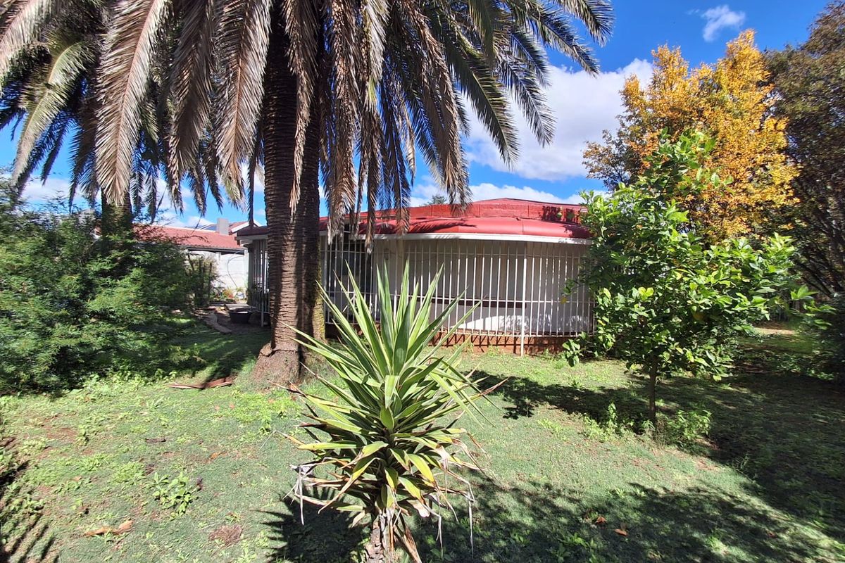 3-Bedroom Family Home in Rothdene, Meyerton – A Fixer Upper with Huge Potential! - Photo 2
