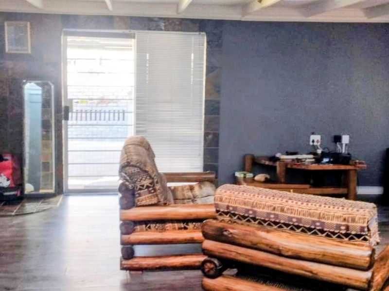 Spacious home  close to the beach - Photo 9