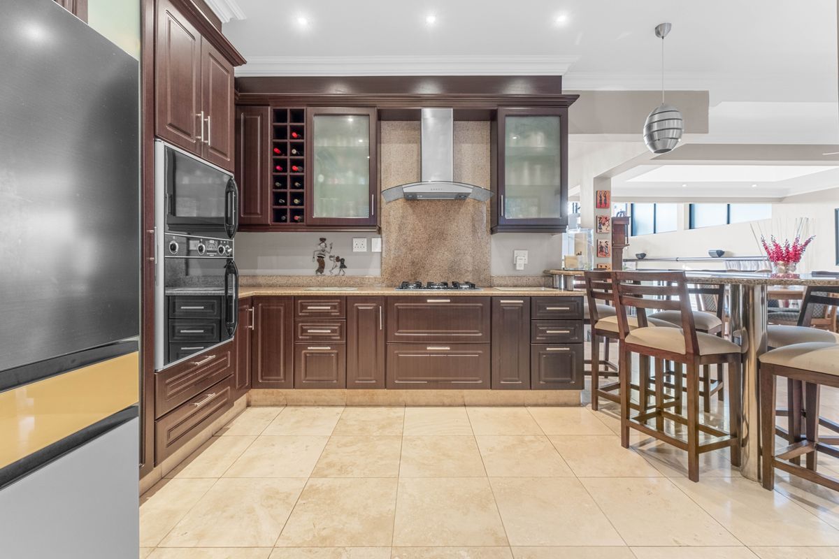 Bush Lodge-Inspired Luxury Home with Flatlet in Simbithi Eco Estate - Photo 4