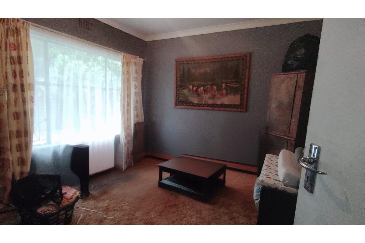 YOUR DREAM FAMILY HOME AWAITS IN SASOLBURG - Photo 4