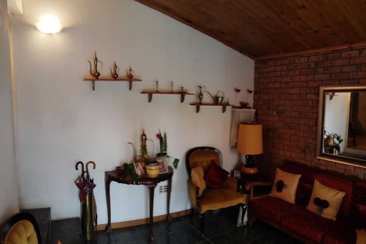 3 Bedroom Family Home for Sale in Valleisig, Uitenhage! - Photo 3